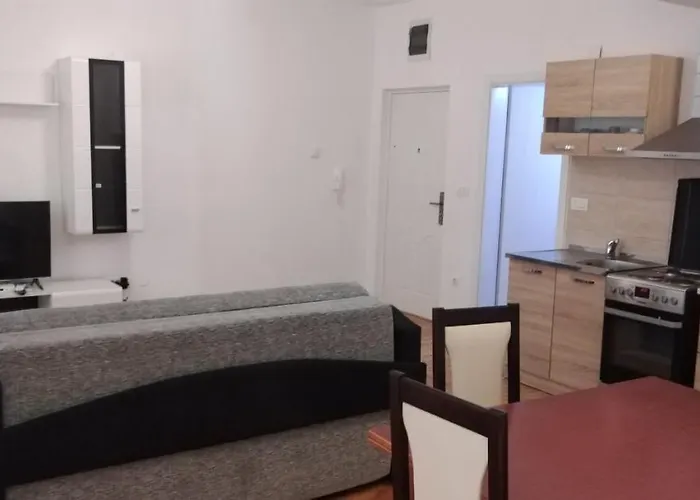 Lovely Condo Next To Salt Room, Bus Station